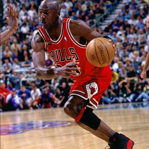 *****SOLD*****Retro 13 Black/Red with Bulls Hat. - Picture 3 of 6